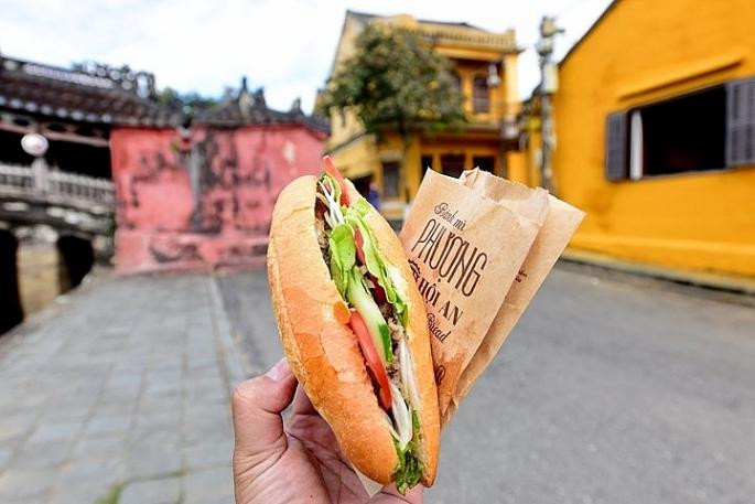 Bộ Y tế yêu cầu tạm đình chỉ hoạt động cơ sở Bánh mì Phượng (Quảng Nam)