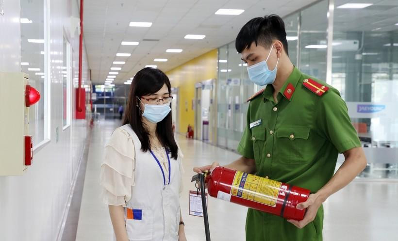 Khi nào tạm đình chỉ hoạt động của nhà chung cư không bảo đảm an toàn về phòng cháy chữa cháy?