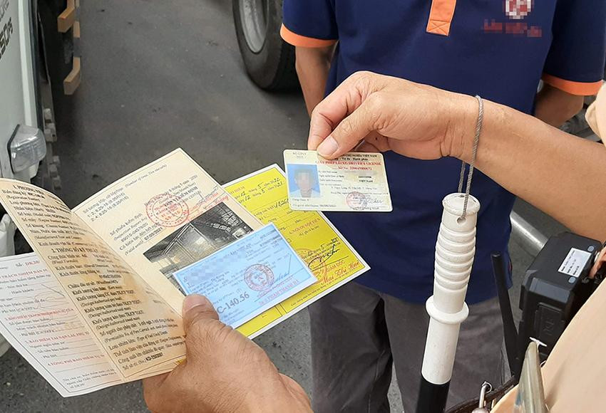 Trường hợp người tham gia giao thông không vi phạm vẫn bị dừng xe kiểm tra