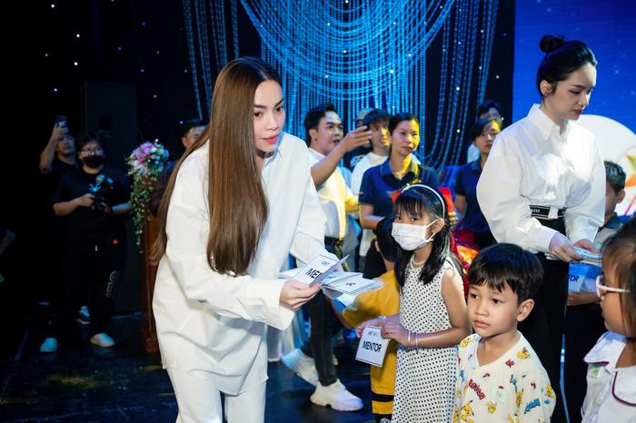 Hồ Ngọc Hà làm điều đặc biệt cho trẻ em khó khăn nhân dịp Tết Trung thu Ảnh 1