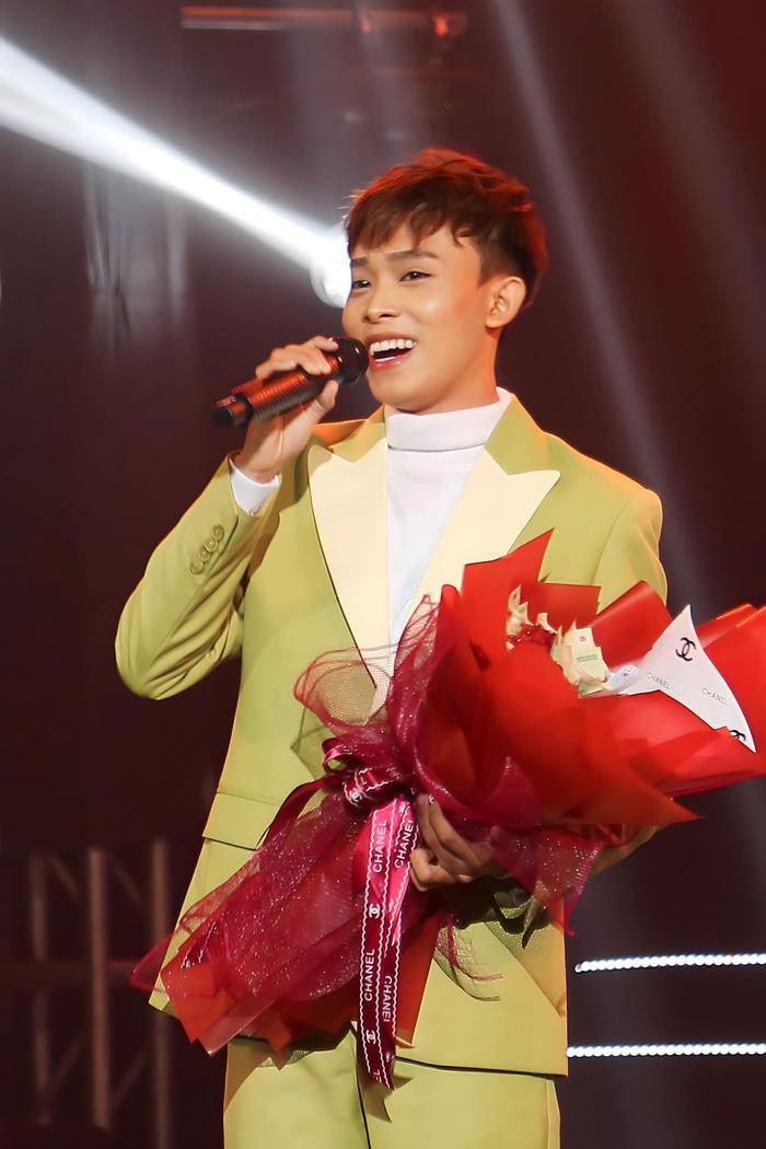 Hồ Văn Cường đọc rap trên sân khấu, xôn xao vì chỉ có đúng 2 khán giả tham dự? Ảnh 3