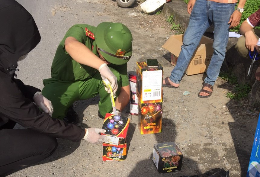 Quảng Trị: Liên tiếp bắt giữ các vụ vận chuyển pháo từ biên giới về nội địa - Ảnh 1.