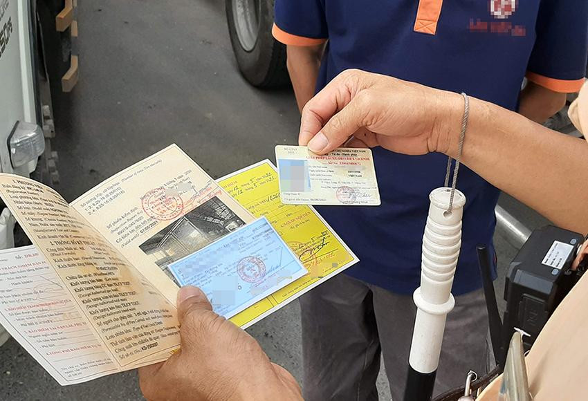 Các loại giấy tờ phải mang theo khi lái xe