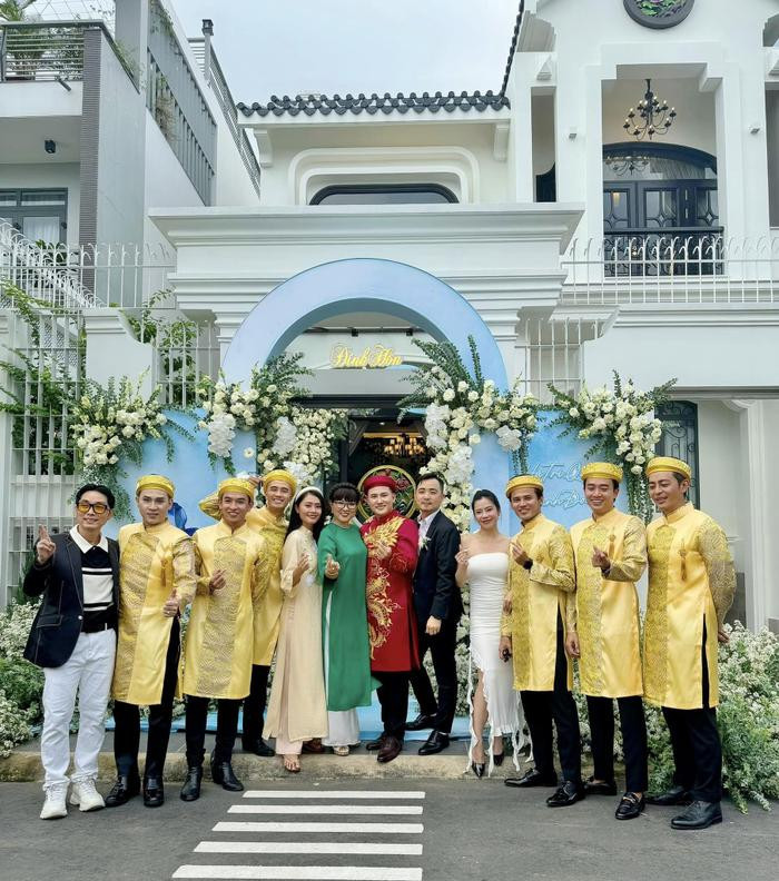 Quốc Trường, Nguyên Vũ bê tráp trong lễ ăn hỏi của Hà Trí Quang và Thanh Đoàn Ảnh 1