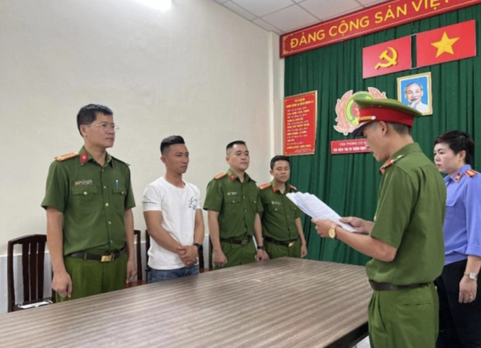 Thầy dạy lái motor Trần Xuân Đông vừa bị bắt cùng Ngọc Trinh là ai? Ảnh 1