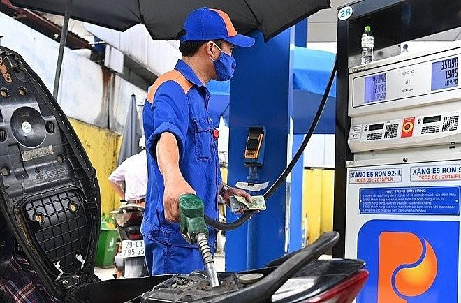 Giá xăng, dầu đồng loạt tăng tăng từ 15h00 chiều nay