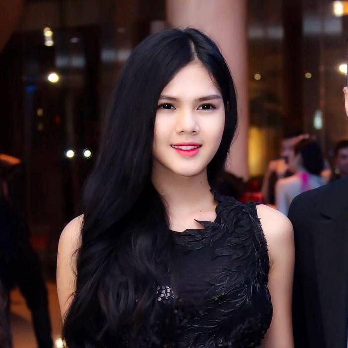 Có hai Ngọc Trinh xinh đẹp và giống nhau đến kỳ lạ Ảnh 1