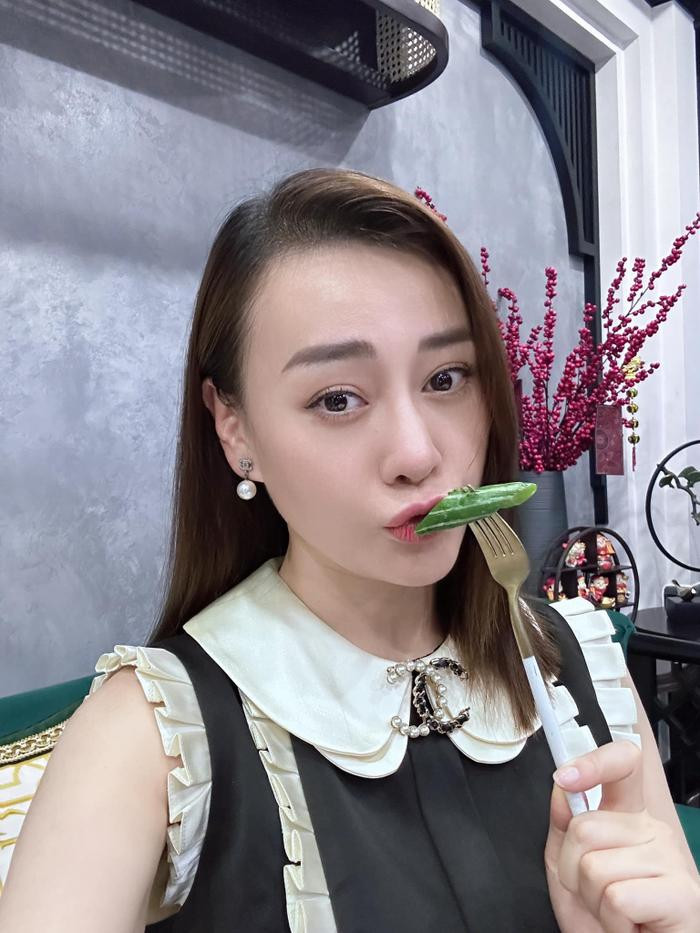 Sức khỏe hiện tại của Phương Oanh khi mang song thai thế nào? Ảnh 1