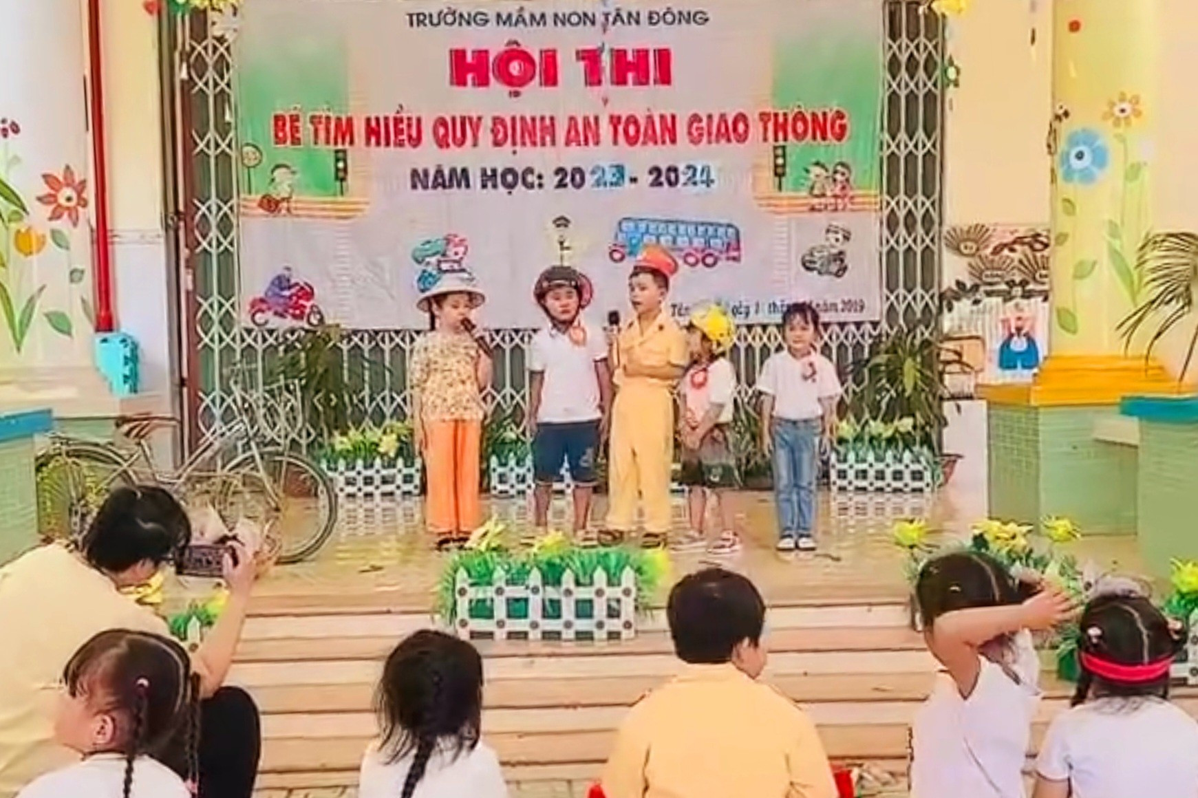 mn-hoi-thi-1-1699269979.jpg