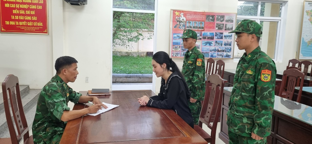 Bắt giữ đối tượng có lệnh truy nã xuất cảnh trái phép sang Lào - Ảnh 1.
