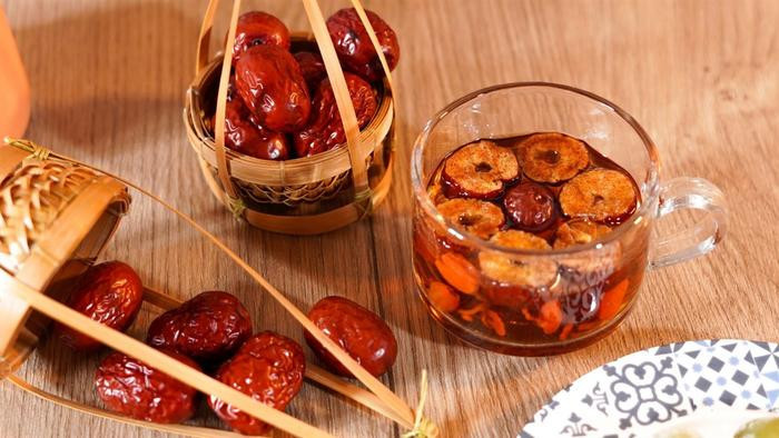 Táo đỏ là 'thần dược tự nhiên' nhưng ăn theo cách này rước độc vào người Ảnh 1