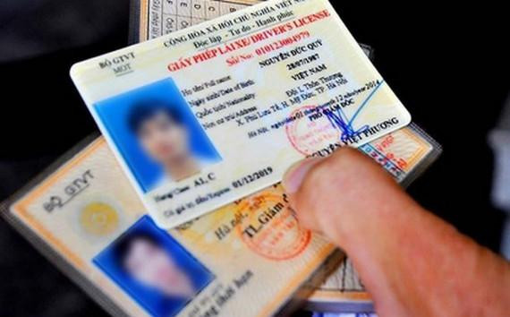 Giấy phép lái xe mờ ảnh có bị phạt?