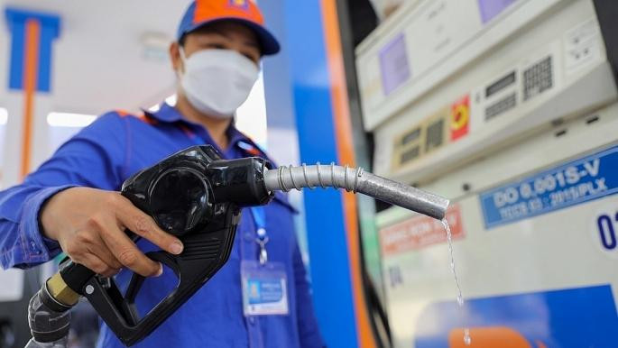 Rút ngắn kỳ điều hành xăng dầu