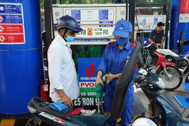 Đại lý bán lẻ xăng dầu chỉ được ký hợp đồng làm đại lý bán lẻ cho tối đa 3 thương nhân