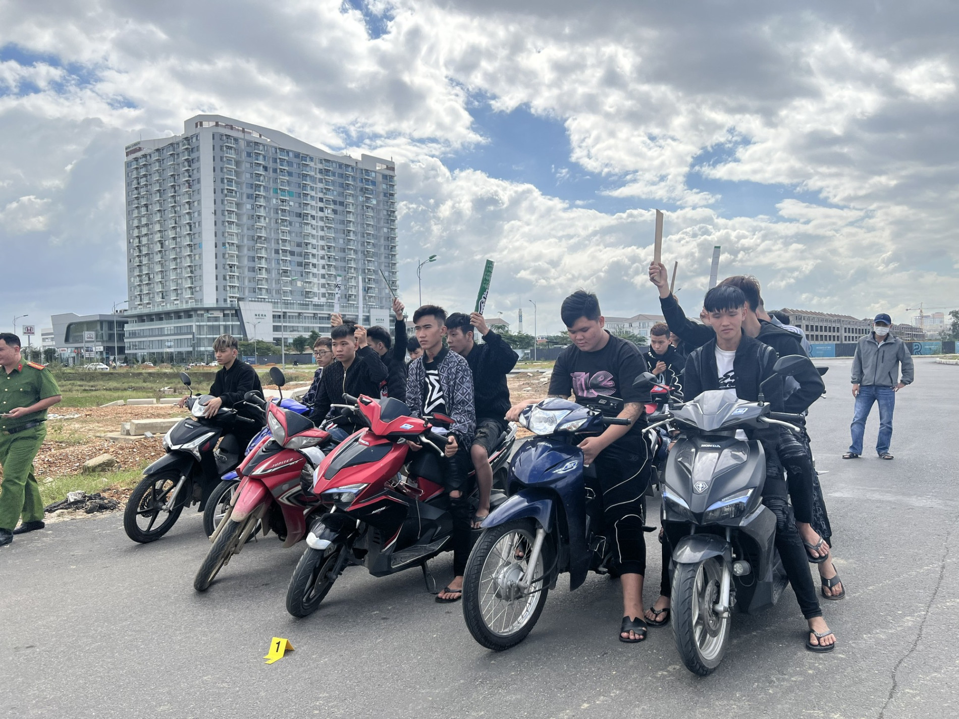 Khởi tố nhóm thanh thiếu niên thường xuyên gây rối trật tự công cộng tại Thừa Thiên Huế - Ảnh 1.