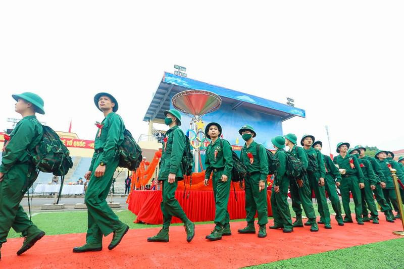 Bộ Quốc phòng hướng dẫn với chiến sĩ mới nhập ngũ có hình xăm trên cơ thể