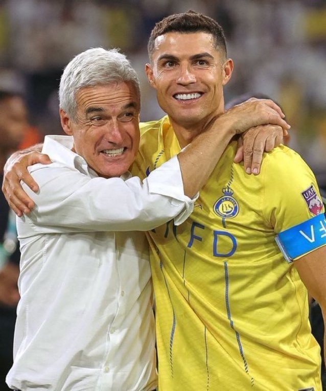 HLV Al Nassr: Ronaldo là cầu thủ vĩ đại nhất thế gới - Ảnh 1.
