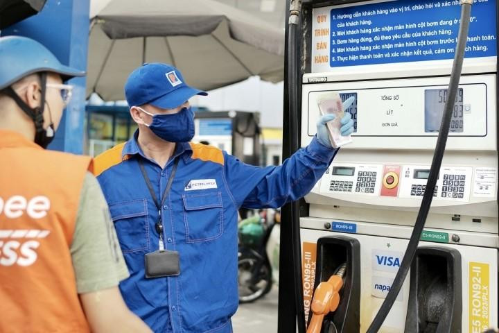Đề xuất giảm thuế môi trường đối với xăng dầu đến hết năm 2024