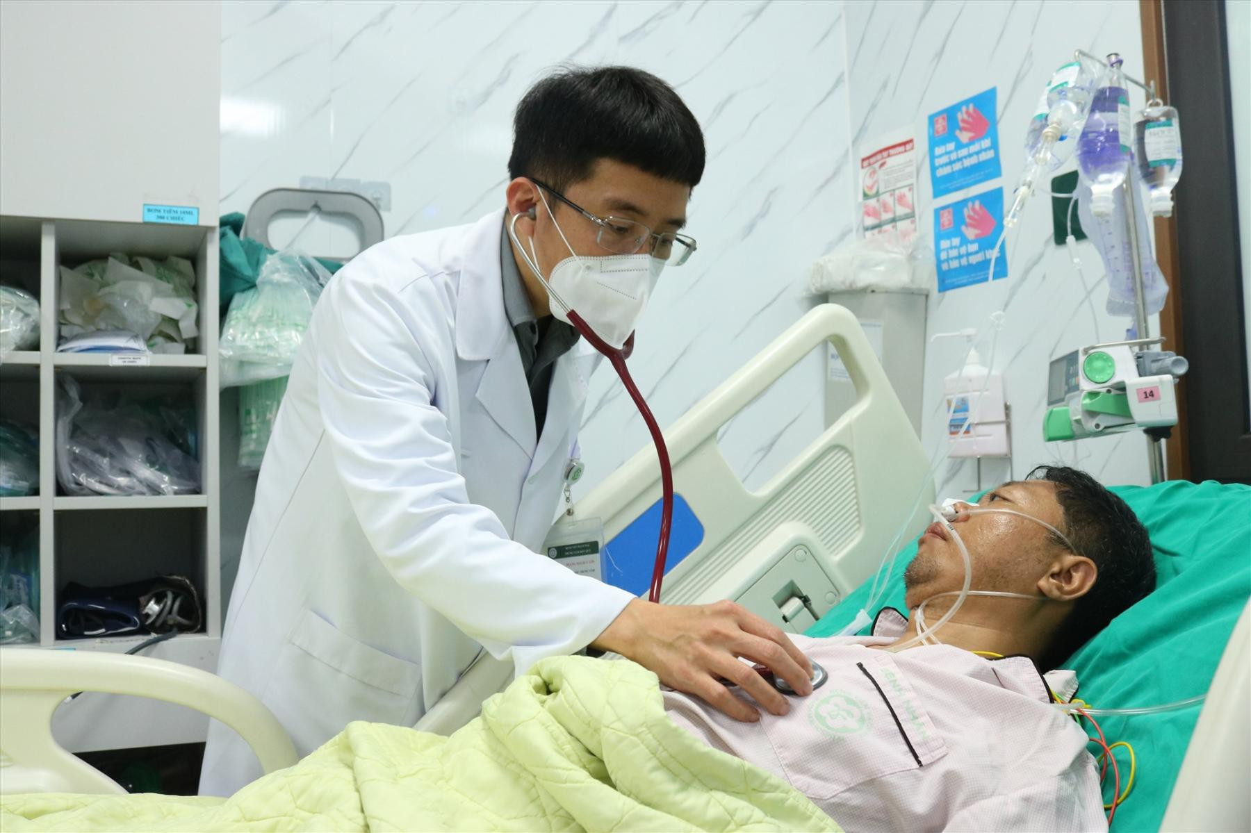 Bác sĩ chữa bệnh có được rời phòng khám khi bị đe dọa không?