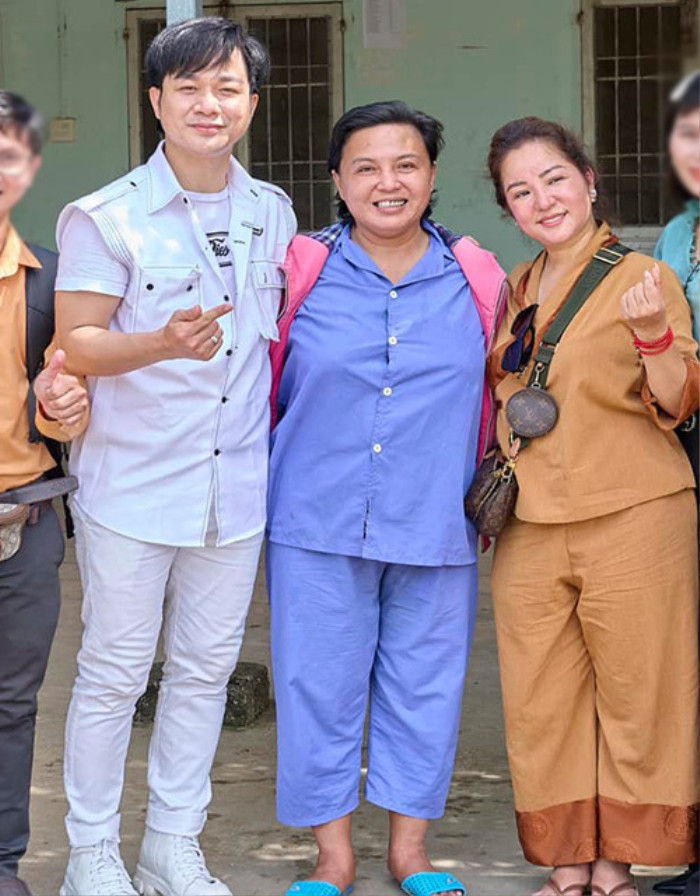 Nữ ca sĩ nóng bỏng một thời showbiz Việt giờ sống ở trại tâm thần, không nhớ mình từng nổi tiếng ra sao Ảnh 1