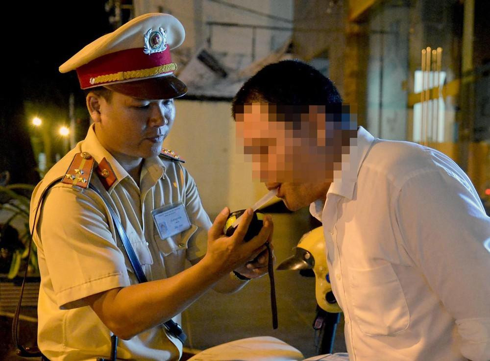 Người dân có quyền yêu cầu CSGT thay ống thổi mới khi đo nồng độ cồn