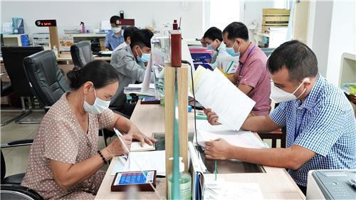 Đề xuất quy định cấp, quản lý, sử dụng thẻ cán bộ, công chức, viên chức