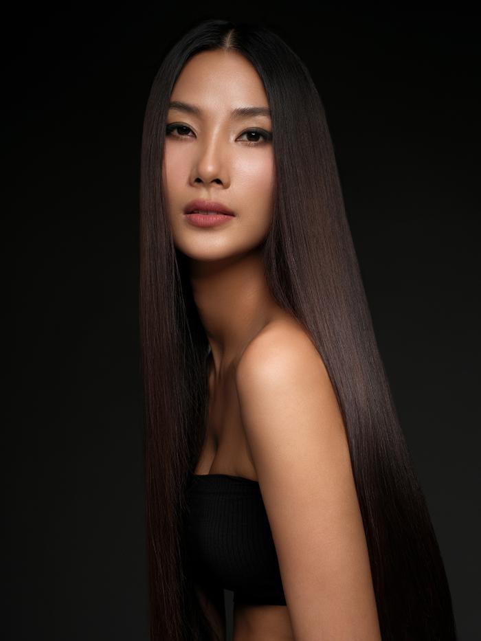 Có thể là hình ảnh về 1 người và tóc tết