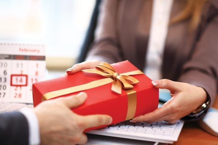 Bộ GD&ĐT nghiêm cấm các trường biếu, tặng quà Tết cho lãnh đạo