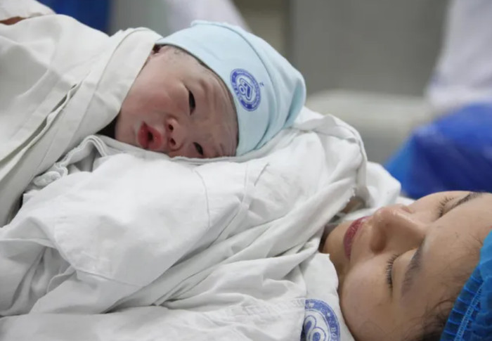 'Cưng xỉu' những em bé chào đời vào khoảnh khắc đầu tiên của năm 2024 Ảnh 1
