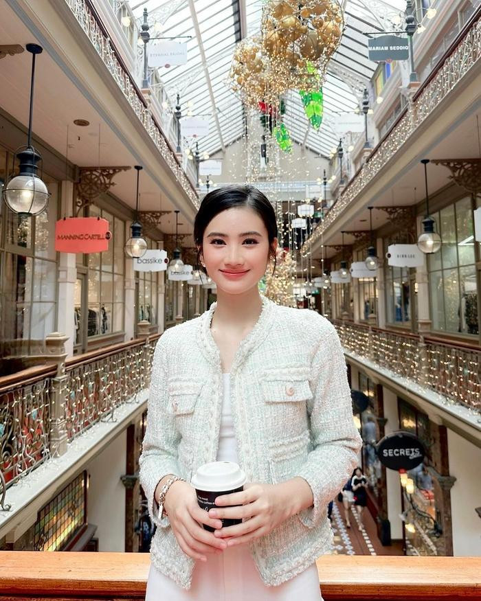 Hoa hậu Ý Nhi đón năm mới tại Úc: Style ăn vận xứng danh 'Người đẹp thời trang' Ảnh 4