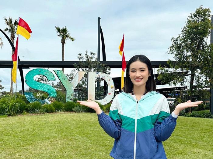 Hoa hậu Ý Nhi đón năm mới tại Úc: Style ăn vận xứng danh 'Người đẹp thời trang' Ảnh 6