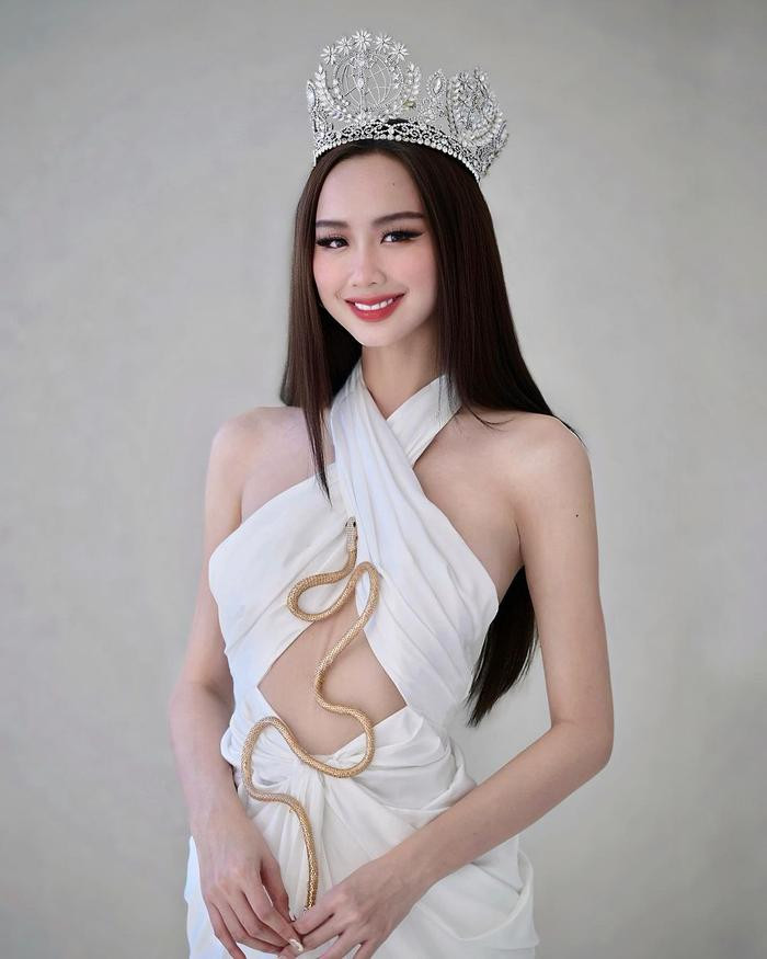 Bảo Ngọc 'đốt mắt' với váy xuyên thấu: Chân dài cực phẩm 1m23 khiến netizen xuýt xoa Ảnh 6
