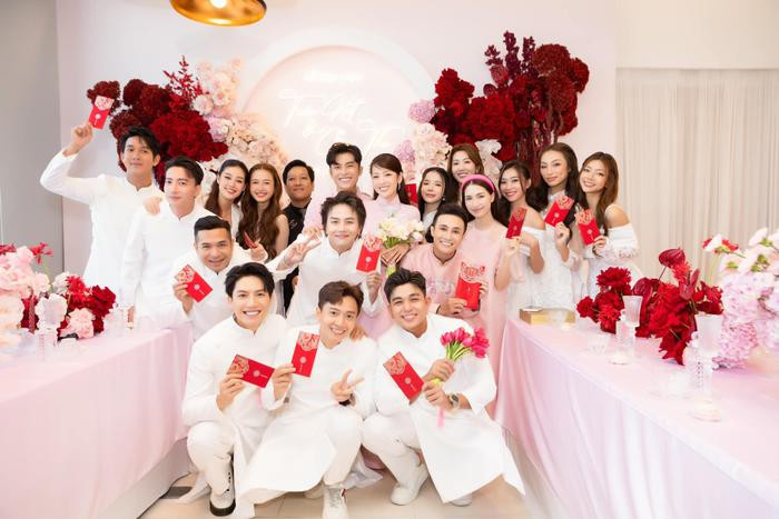 Có thể là hình ảnh về 8 người