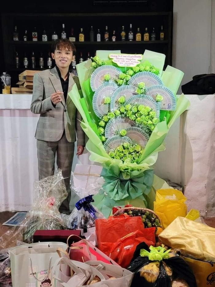 Hồ Văn Cường kiếm được nửa tỷ đồng chỉ trong một đêm diễn? Ảnh 2
