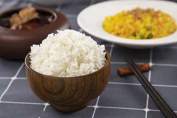 WHO cảnh báo chất độc gây ung thư rất mạnh, trú ngụ trong 2 món đồ và 3 món ăn quen thuộc trong gia đình mà bạn ít khi để ý - Ảnh 3.
