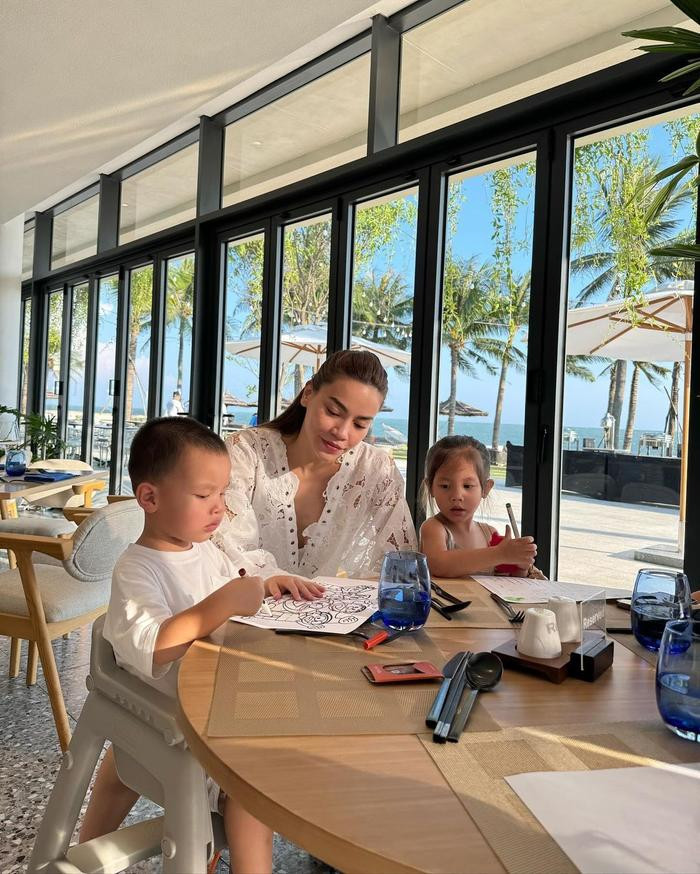 Con gái Hồ Ngọc Hà học nấu ăn, bộc lộ khả năng nữ công gia chánh từ tấm bé Ảnh 6