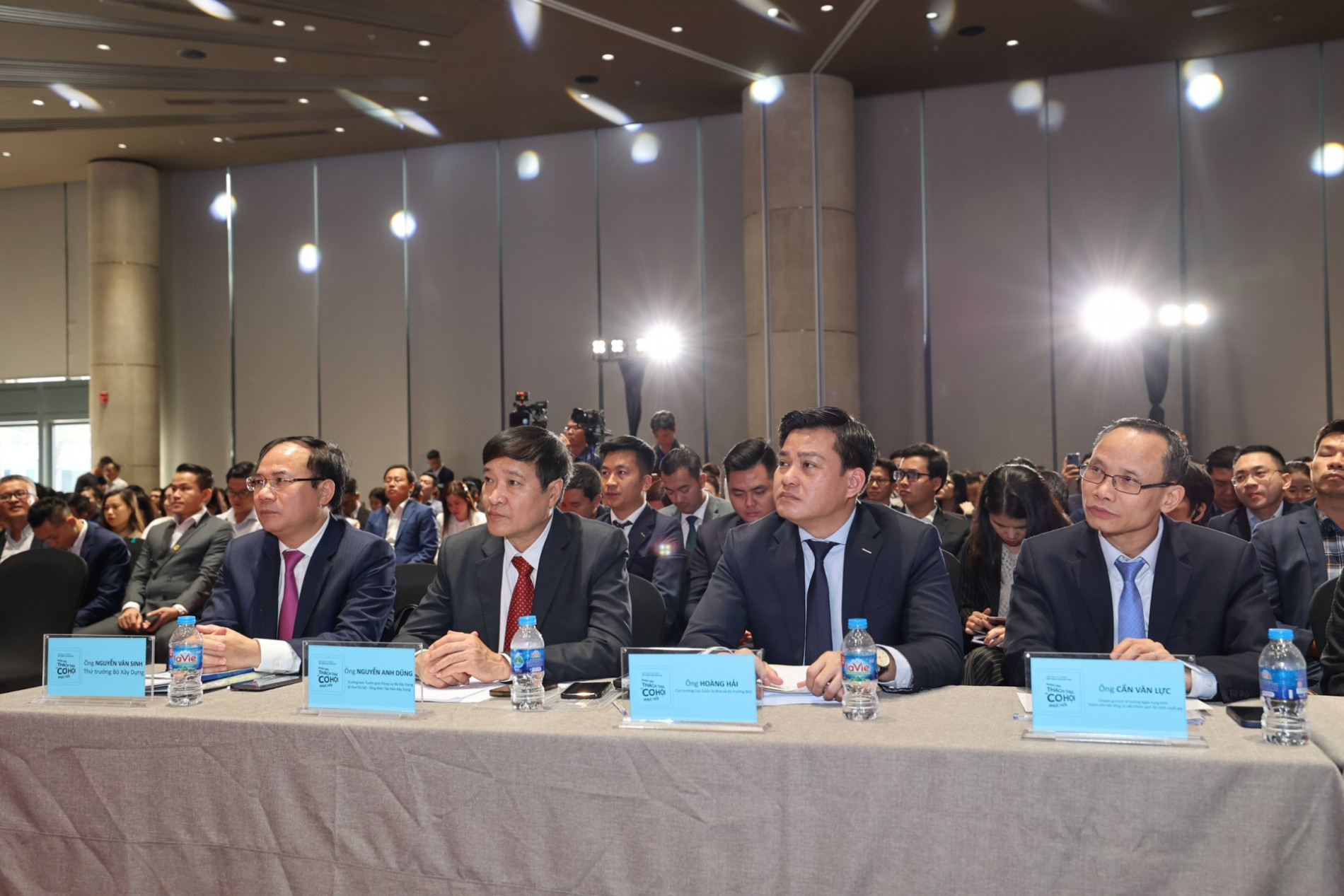 5 giải pháp tháo gỡ khó khăn cho thị trường bất động sản năm 2024 - Ảnh 2.