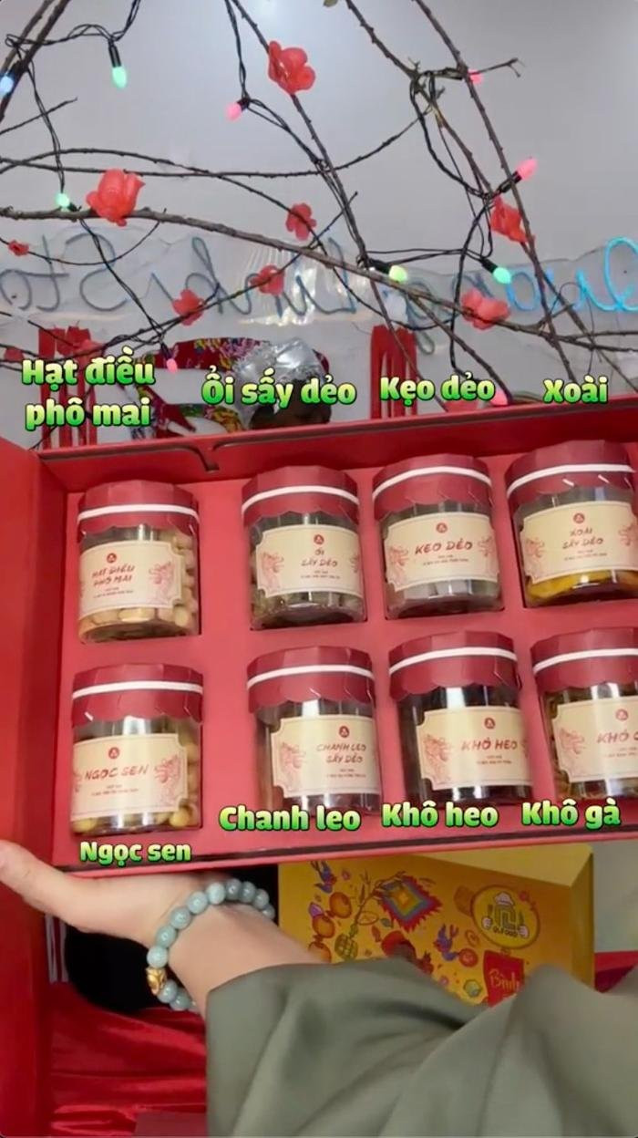 Giữa lúc set quà Tết nhà Lê Dương Bảo Lâm gây tranh cãi, Quang Linh Vlog được dân mạng gọi tên Ảnh 5