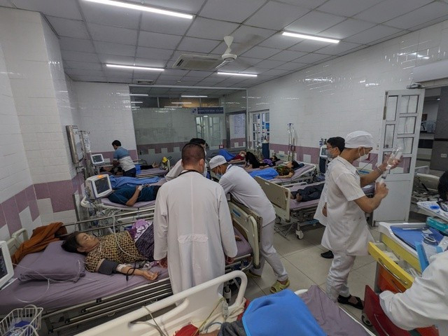 Sóc Trăng: Nhiều người nhập viện nghi ngộ độc thực phẩm do ăn bánh mì tại cùng một tiệm