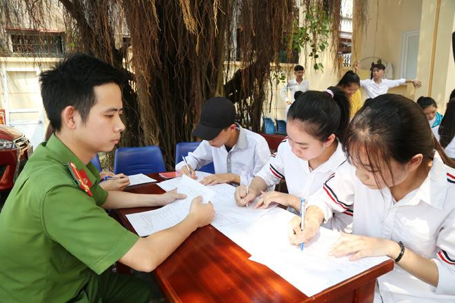 Độ tuổi phải cấp đổi thẻ căn cước