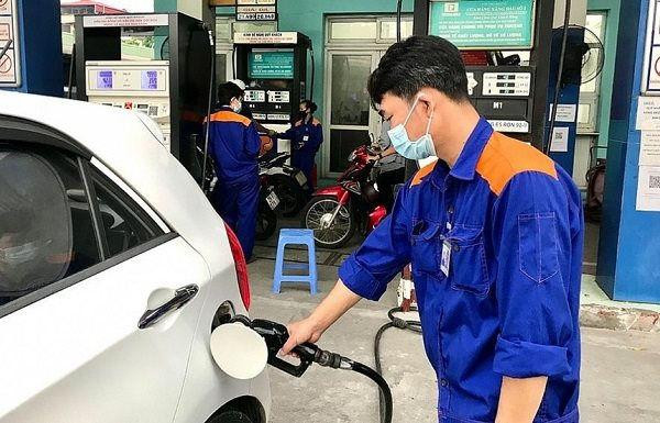 Giá xăng dầu đồng loạt tăng mạnh