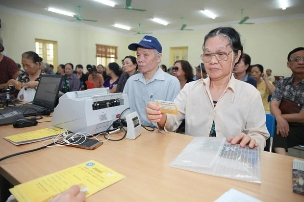 Hà Nội triển khai hỗ trợ kinh phí đóng BHYT cho người cao tuổi