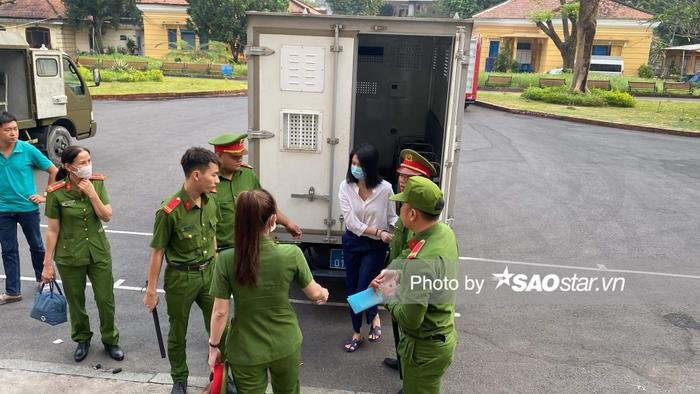 Ngọc Trinh gầy, kém sắc khi xuất hiện tại tòa sau 3 tháng tạm giam Ảnh 3