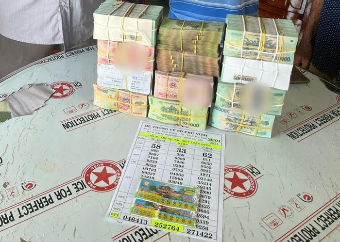 Mua giúp cụ bà 2 tờ vé số, người đàn ông nghèo trúng giải độc đắc gần 4 tỷ đồng Ảnh 2
