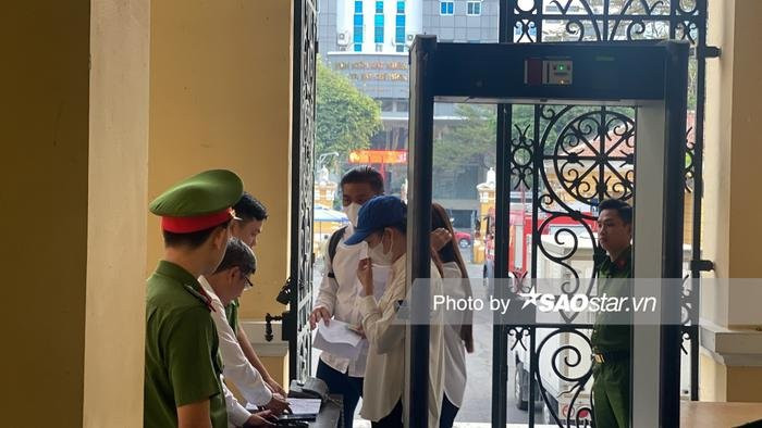 Là người quay phim cho Ngọc Trinh, tại sao trợ lý Thúy Kiều không bị xử lý? Ảnh 3