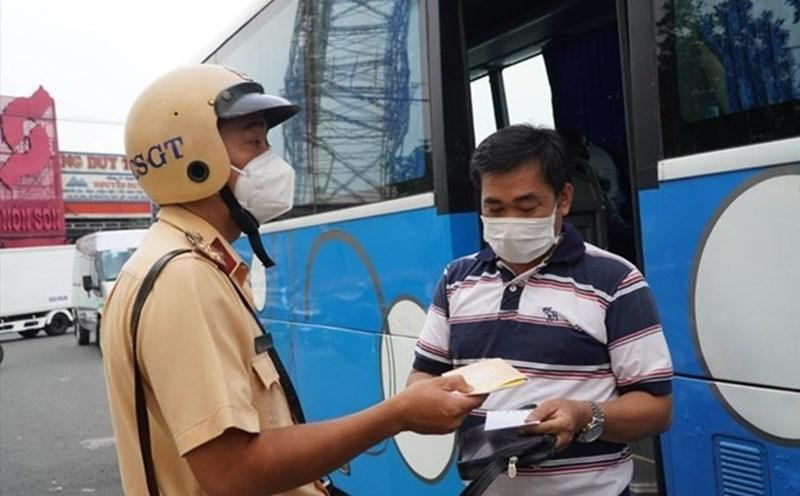 Khi nào thì người dân được xuất trình giấy phép lái xe tích hợp trên VNeID?