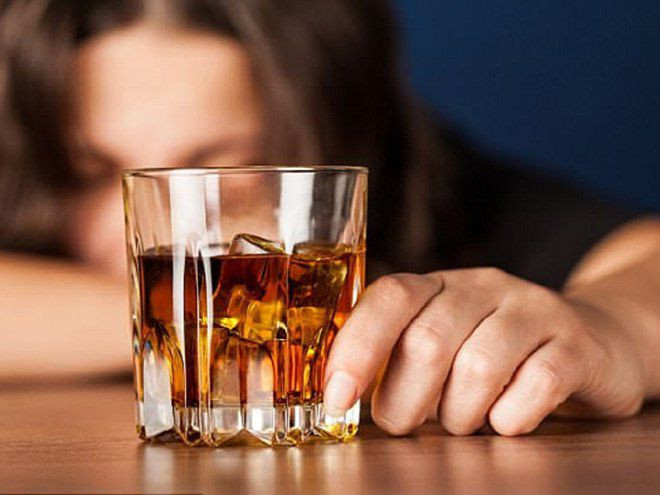 Biểu hiện ngộ độc rượu bia có diễn biến nặng, nguy hiểm - 1