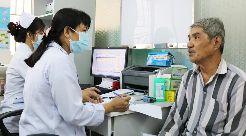 Người cao tuổi từ 70 đến dưới 80 ở Hà Nội được cấp BHYT miễn phí