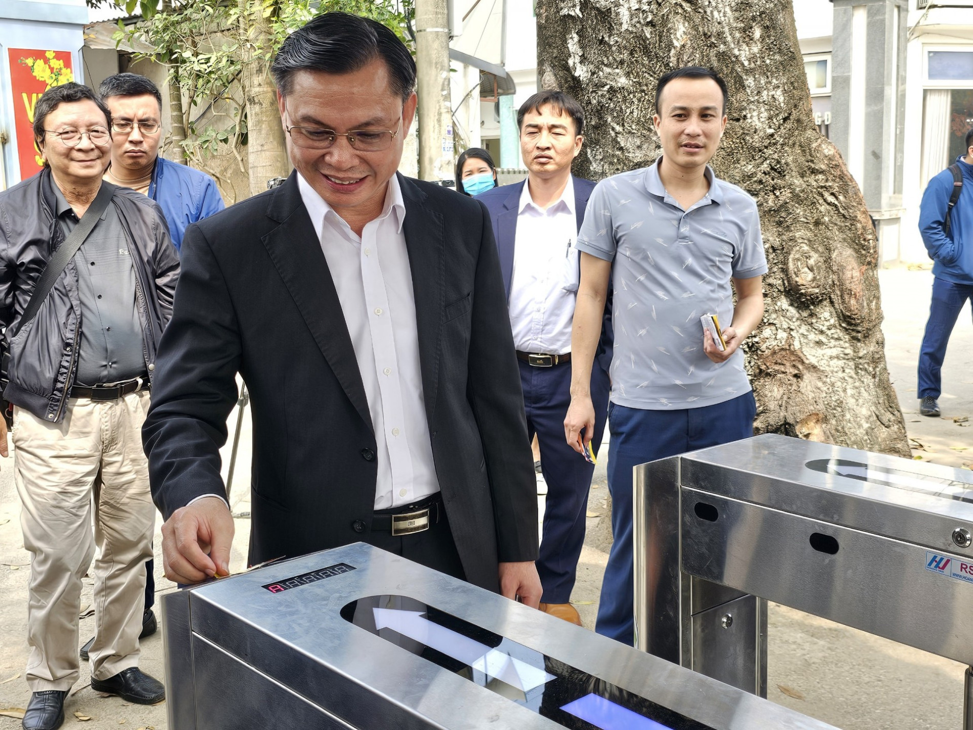 Khai hội chùa Hương vào mồng 6 tháng Giêng âm lịch