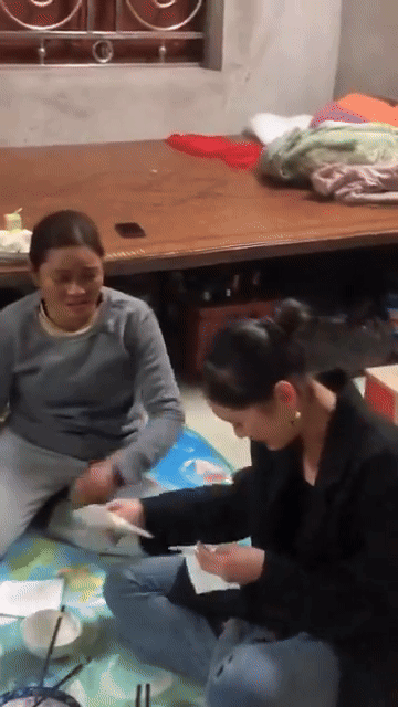Từ Nhật trở về nhà bất ngờ, cô gái ngồi cạnh nhưng mẹ không nhận ra và cái kết vỡ òa Ảnh 1